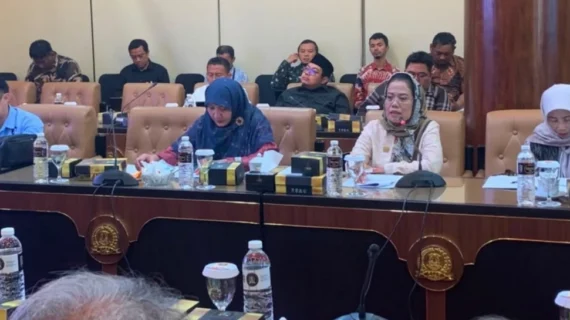 35.000 guru belum terima THR dan Gaji 13, Komisi E DPRD Jatim minta Pemprov perjuangkan DAU