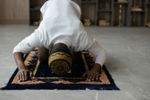 Kapan Musafir Boleh Menjamak dan Mengqashar Sholat? Simak Syarat dan Penjelasannya