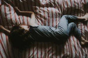 12 Cara Mengatasi Anak Takut Gelap saat Tidur, Hindari Kesalahan Ini