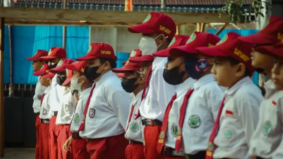 Penjaga Sekolah Peras Puluhan Siswa SD demi Judi Online