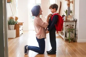 5 Cara Membesarkan Anak agar Mandiri, Orang Tua Perlu Tahu