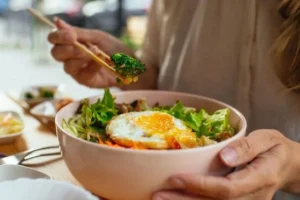 Benarkah Hepatitis Menular Lewat Makanan? Ini Penjelasannya
