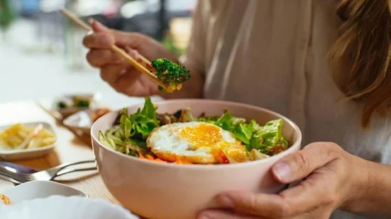Benarkah Hepatitis Menular Lewat Makanan? Ini Penjelasannya