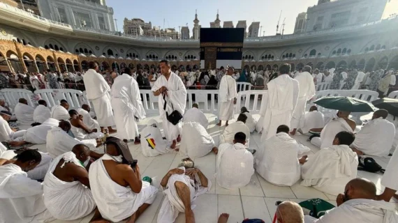 Arab Luncurkan Visa Umrah Satu Tahun, Ini Syarat dan Biayanya