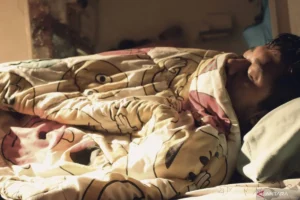 12 Kebiasaan malam hari yang membantu tidur lebih berkualitas