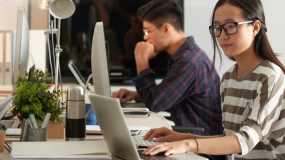 Sering Menatap Layar? Kenali Computer Vision Syndrome Dan Cara Mencegahnya