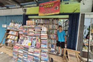 Senja Kala Toko Buku UI: Dulu Diburu Mahasiswa, Kini Menanti Pembeli di Gang Sepi