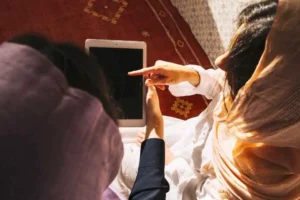 Hukum Membaca Alquran di HP saat Haid Menurut 4 Mazhab dan Penjelasan Fikih