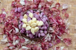 3 Trik Simpan Bawang Kupas agar Tetap Segar dan Tak Bau ke Mana-mana