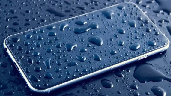 Smartphone Terendam Air, Jangan Masukkan ke Dalam Beras