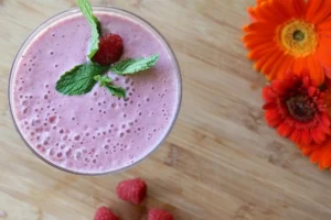 Manfaat menambahkan buah plum kering pada smoothie