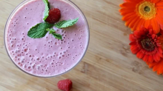 Manfaat menambahkan buah plum kering pada smoothie