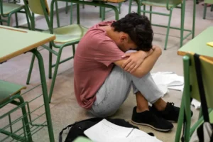 Luka Psikologis Tak Selalu Terlihat, Bagaimana Sekolah Mengenalinya?