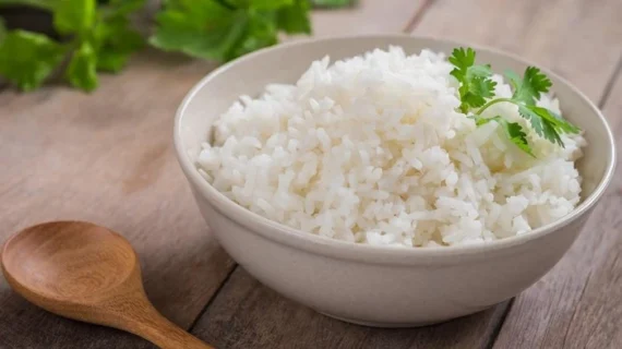 Dokter Gizi Ungkap Risiko Kebiasaan Makan Nasi ‘Segunung’
